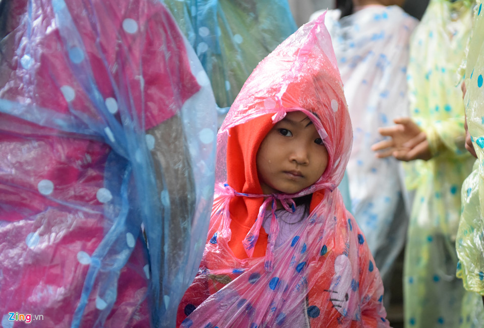 Hàng chục nghìn người đội mưa về dự lễ Giỗ Tổ Hùng Vương